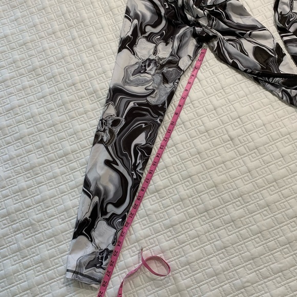 Fun Print leggings! By Gaiam - Picture 5 of 5